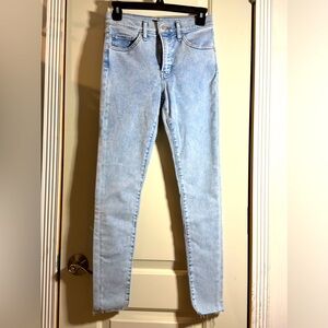 Express skinny mid rise jeans, size 0/R, color light blue.
